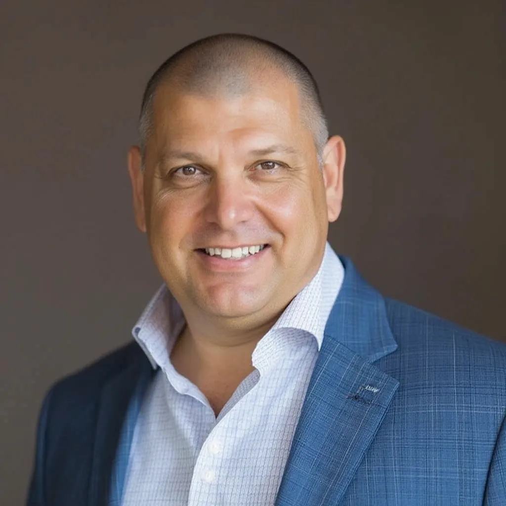 Carlos Mendoza, Director Ejecutivo